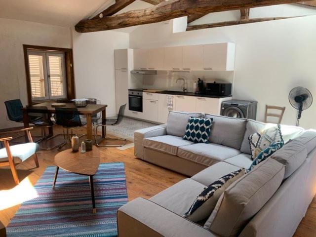 Appartements Au Chateau Ars Ars-sur-Formans Екстер'єр фото